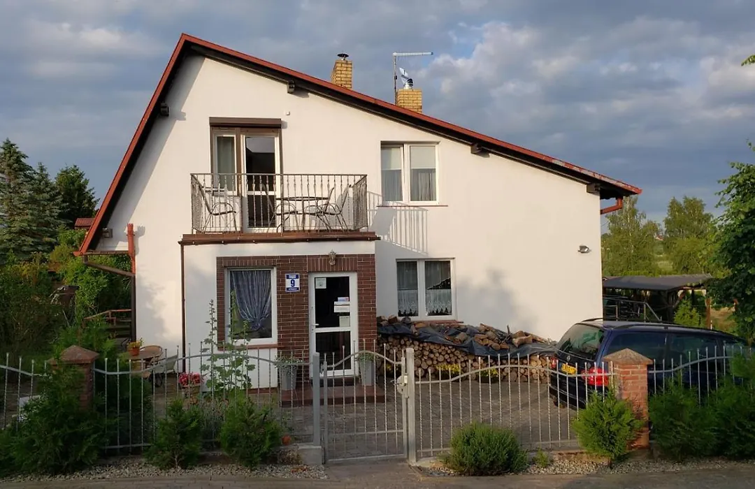 Willa Wega - pokoje gościnne, domki, plac zabaw, basen, parking, grill-1